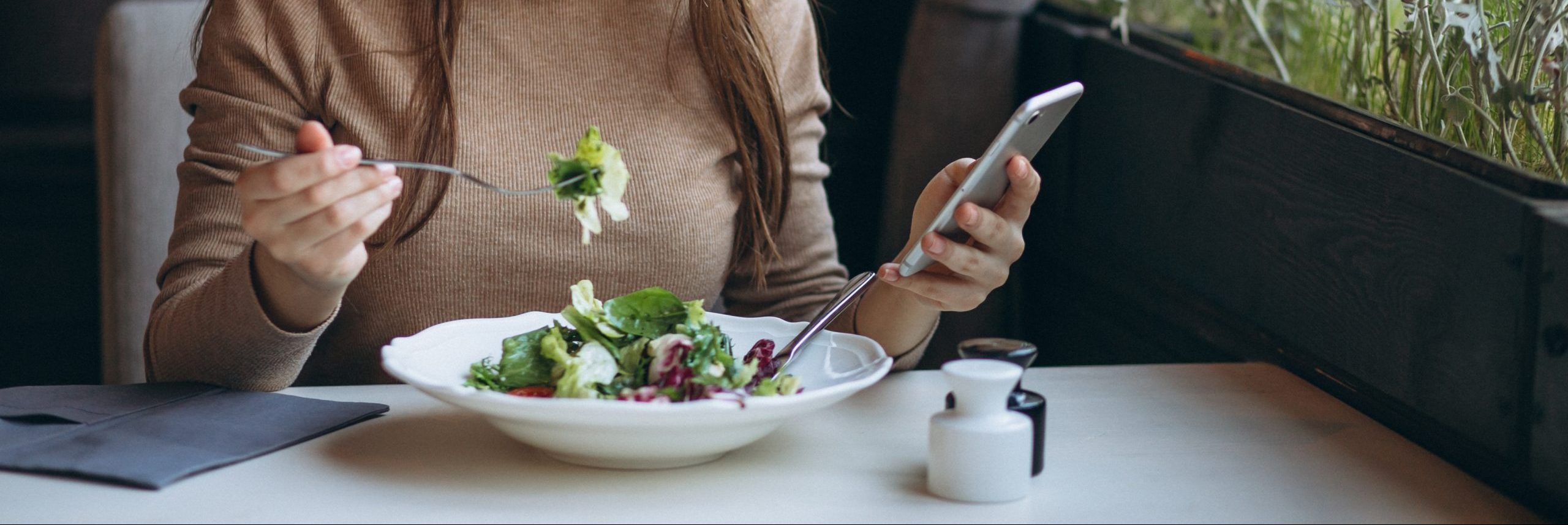 Distraction-induced decreases in neural taste processing